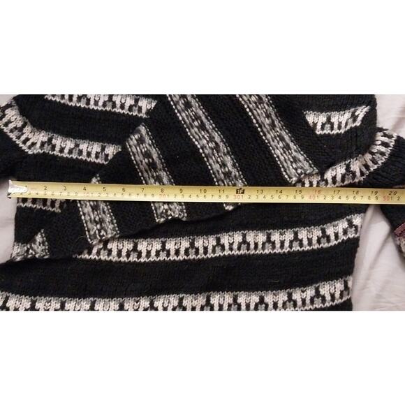 Billabong Black White Grey Striped Knit Shawl Cardigan Poncho Wrap Fringed M/L - Picture 7 of 11